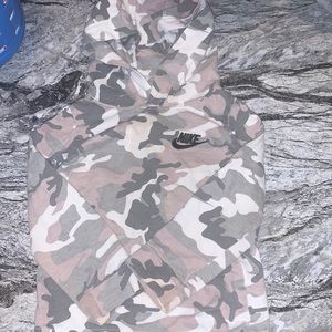 Hooded Nike army print pullover
